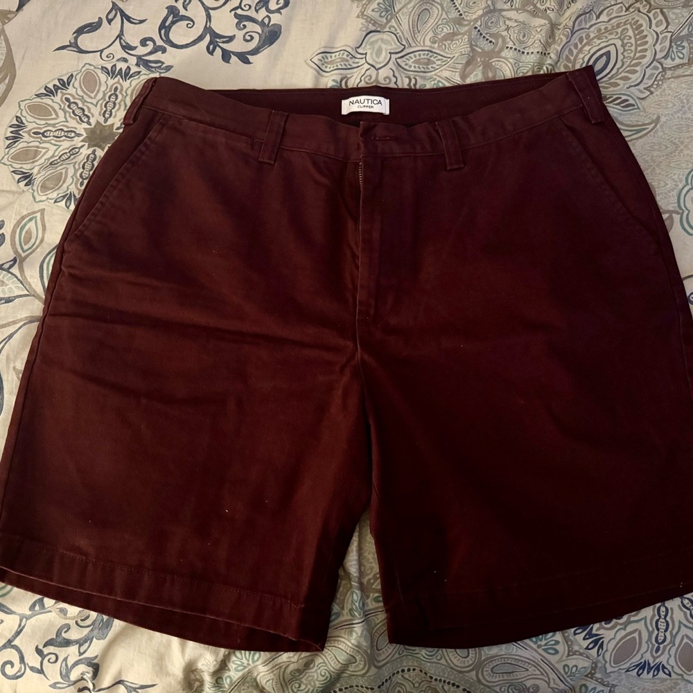 Men’s burgundy Nautica shorts